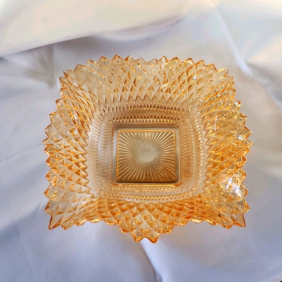 Beautiful Ruffle Glass Dish - Picture 2 of 6